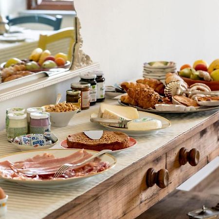 Diano dʼAlba Le Vecchie Persiane - Bed & Breakfast المظهر الخارجي الصورة